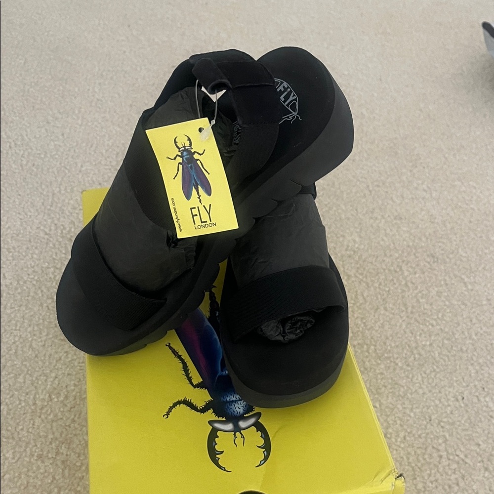 Fly London Black Sandals - Picture 5 of 6